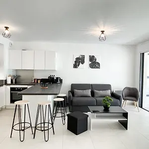 https://t2-terrasse-pres-des-plages.fr-provencehotel.com